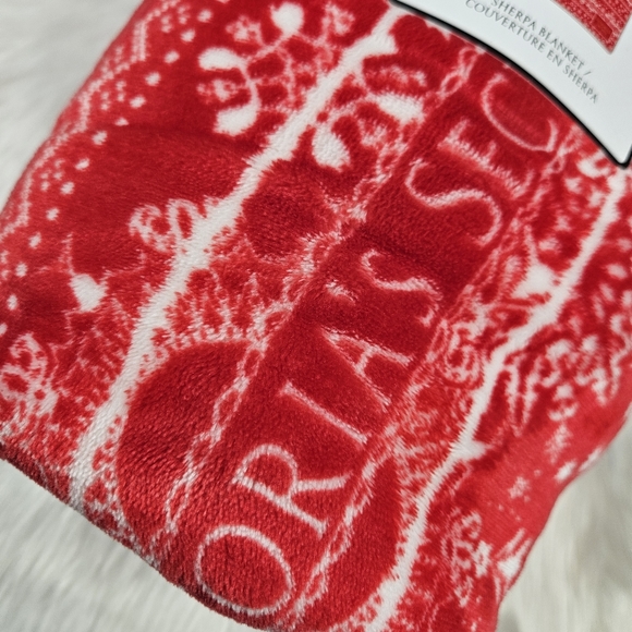 Victoria's Secret Holiday Snowflake Red Sherpa Blanket - Picture 5 of 8